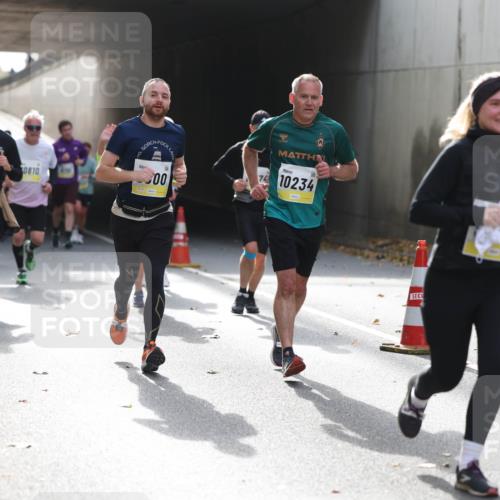 05.10.2025 - 20. swb-Marathon Bremen Michael Strokosch http://msf.ph/oto/9206476 05.10.2025 10:49:10 Laufen 11045, 0810, 00, 74, 10234, 95 meine-sportfotos.de
