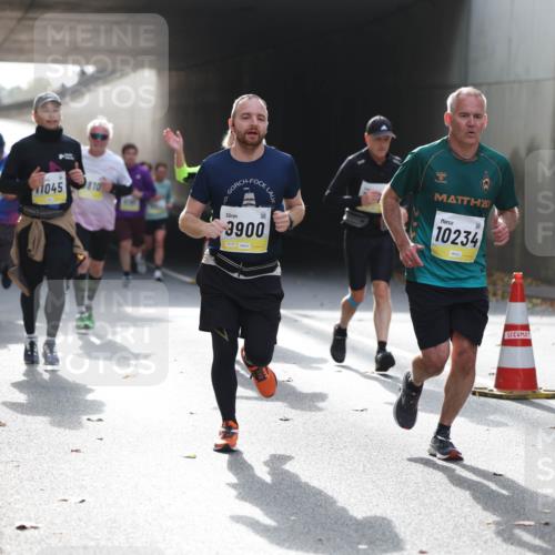05.10.2025 - 20. swb-Marathon Bremen Michael Strokosch http://msf.ph/oto/9206477 05.10.2025 10:49:10 Laufen 1045, 810, 3900, 10234 meine-sportfotos.de