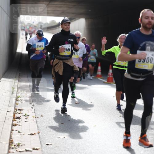 05.10.2025 - 20. swb-Marathon Bremen Michael Strokosch http://msf.ph/oto/9206479 05.10.2025 10:49:11 Laufen 9520, 45, 810, 10432, 9900, 10174 meine-sportfotos.de
