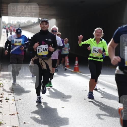 05.10.2025 - 20. swb-Marathon Bremen Michael Strokosch http://msf.ph/oto/9206481 05.10.2025 10:49:11 Laufen 9520, 11045, 942, 9900 meine-sportfotos.de
