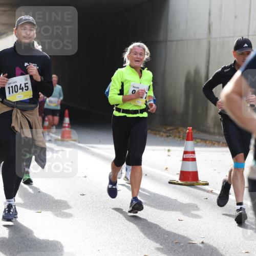 05.10.2025 - 20. swb-Marathon Bremen Michael Strokosch http://msf.ph/oto/9206482 05.10.2025 10:49:12 Laufen 9520, 9436, 11045, 990 meine-sportfotos.de