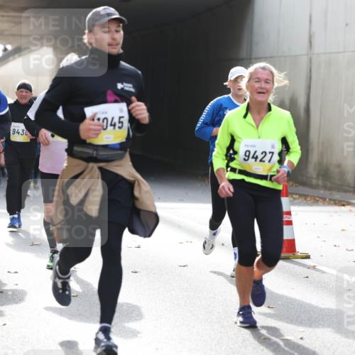 05.10.2025 - 20. swb-Marathon Bremen Michael Strokosch http://msf.ph/oto/9206484 05.10.2025 10:49:12 Laufen 9520, 9436, 045, 00, 9427, 10 meine-sportfotos.de