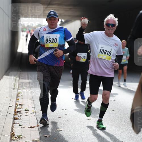 05.10.2025 - 20. swb-Marathon Bremen Michael Strokosch http://msf.ph/oto/9206486 05.10.2025 10:49:13 Laufen 9520, 436, 10810, 01914, 20, 11045 meine-sportfotos.de