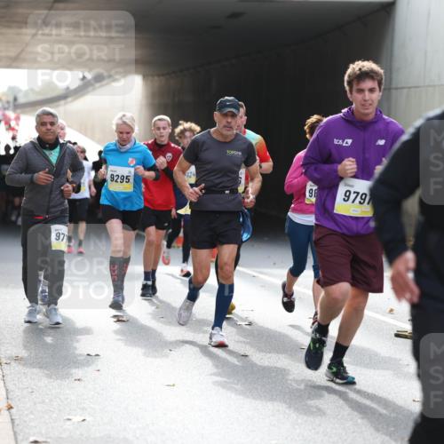 05.10.2025 - 20. swb-Marathon Bremen Michael Strokosch http://msf.ph/oto/9206490 05.10.2025 10:49:17 Laufen 977, 9295, 98, 9797, 9436 meine-sportfotos.de