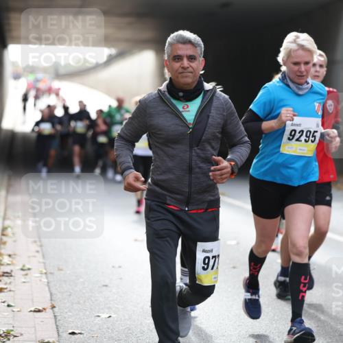 05.10.2025 - 20. swb-Marathon Bremen Michael Strokosch http://msf.ph/oto/9206498 05.10.2025 10:49:19 Laufen 971, 9295 meine-sportfotos.de