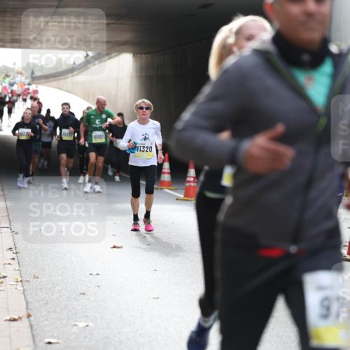 05.10.2025 - 20. swb-Marathon Bremen Michael Strokosch http://msf.ph/oto/9206499 05.10.2025 10:49:20 Laufen 10232, 023, 10007, 11320, 97, 6, 92 meine-sportfotos.de