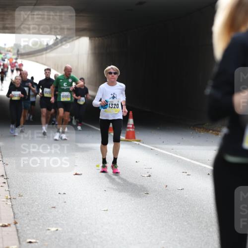 05.10.2025 - 20. swb-Marathon Bremen Michael Strokosch http://msf.ph/oto/9206500 05.10.2025 10:49:21 Laufen 1023, 10007, 1320 meine-sportfotos.de