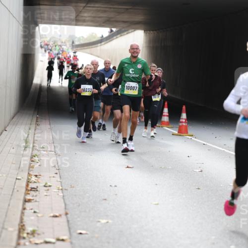 05.10.2025 - 20. swb-Marathon Bremen Michael Strokosch http://msf.ph/oto/9206503 05.10.2025 10:49:23 Laufen 0233, 10007, 1017, 320 meine-sportfotos.de