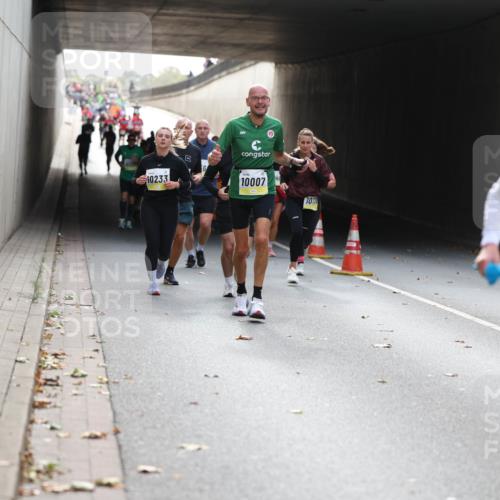 05.10.2025 - 20. swb-Marathon Bremen Michael Strokosch http://msf.ph/oto/9206504 05.10.2025 10:49:23 Laufen 10233, 10007, 1017, 11320 meine-sportfotos.de