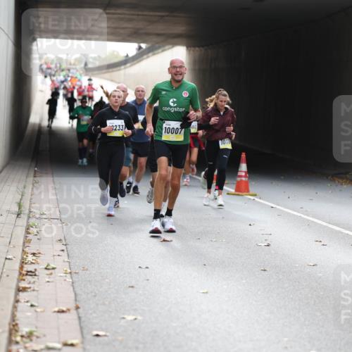 05.10.2025 - 20. swb-Marathon Bremen Michael Strokosch http://msf.ph/oto/9206505 05.10.2025 10:49:24 Laufen 233, 10007, 402, 1017 meine-sportfotos.de