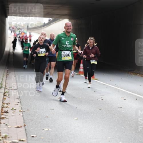 05.10.2025 - 20. swb-Marathon Bremen Michael Strokosch http://msf.ph/oto/9206507 05.10.2025 10:49:24 Laufen 10233, 10007 meine-sportfotos.de