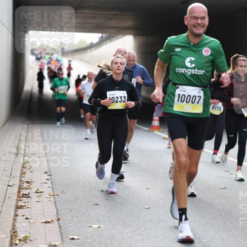 05.10.2025 - 20. swb-Marathon Bremen Michael Strokosch http://msf.ph/oto/9206511 05.10.2025 10:49:26 Laufen 0233, 10007, 9176, 10 meine-sportfotos.de