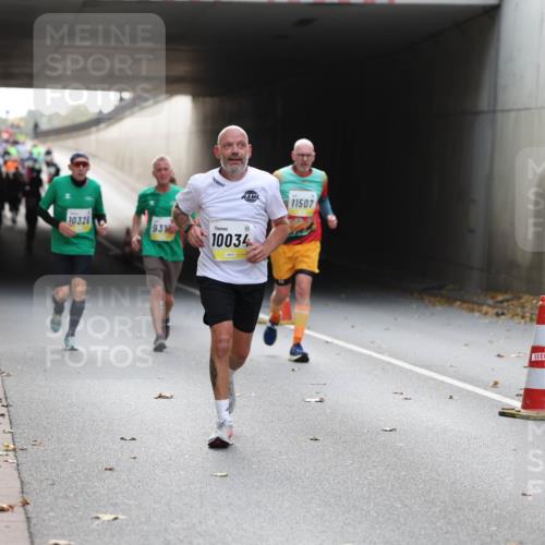 05.10.2025 - 20. swb-Marathon Bremen Michael Strokosch http://msf.ph/oto/9206519 05.10.2025 10:49:30 Laufen 10326, 931, 10034, 11507 meine-sportfotos.de