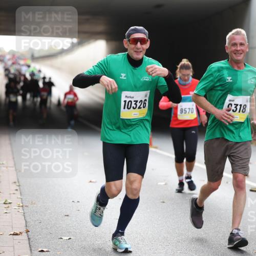 05.10.2025 - 20. swb-Marathon Bremen Michael Strokosch http://msf.ph/oto/9206527 05.10.2025 10:49:34 Laufen 10326, 9570, 9318 meine-sportfotos.de