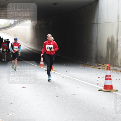 05.10.2025 - 20. swb-Marathon Bremen Michael Strokosch http://msf.ph/oto/9206531 05.10.2025 10:49:41 Laufen 9871, 10262, 11042, 10920 meine-sportfotos.de