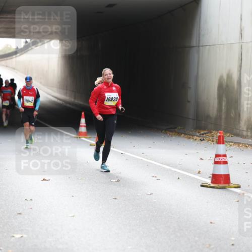 05.10.2025 - 20. swb-Marathon Bremen Michael Strokosch http://msf.ph/oto/9206532 05.10.2025 10:49:41 Laufen 5871, 10262, 10920, 11042 meine-sportfotos.de