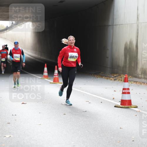 05.10.2025 - 20. swb-Marathon Bremen Michael Strokosch http://msf.ph/oto/9206535 05.10.2025 10:49:42 Laufen 10262, 11042, 10920 meine-sportfotos.de