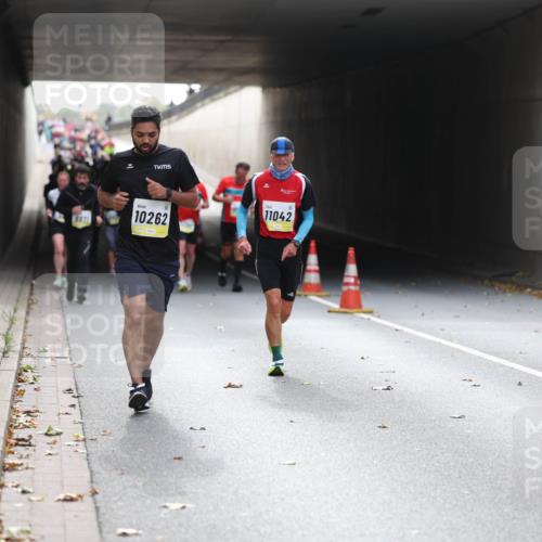 05.10.2025 - 20. swb-Marathon Bremen Michael Strokosch http://msf.ph/oto/9206540 05.10.2025 10:49:44 Laufen 10262, 11042, 1092 meine-sportfotos.de