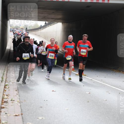 05.10.2025 - 20. swb-Marathon Bremen Michael Strokosch http://msf.ph/oto/9206547 05.10.2025 10:49:48 Laufen 11115, 9871, 1702, 9654 meine-sportfotos.de