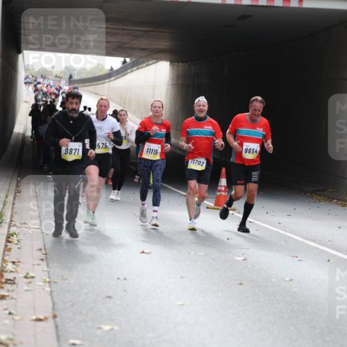 05.10.2025 - 20. swb-Marathon Bremen Michael Strokosch http://msf.ph/oto/9206548 05.10.2025 10:49:48 Laufen 475, 11115, 9871, 1702, 9654 meine-sportfotos.de