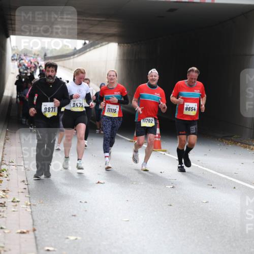 05.10.2025 - 20. swb-Marathon Bremen Michael Strokosch http://msf.ph/oto/9206549 05.10.2025 10:49:48 Laufen 9475, 9871, 11115, 11702, 9654 meine-sportfotos.de