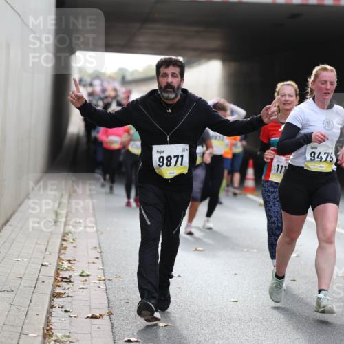 05.10.2025 - 20. swb-Marathon Bremen Michael Strokosch http://msf.ph/oto/9206556 05.10.2025 10:49:51 Laufen 9871, 432, 117, 9475, 11782 meine-sportfotos.de