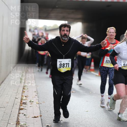 05.10.2025 - 20. swb-Marathon Bremen Michael Strokosch http://msf.ph/oto/9206557 05.10.2025 10:49:51 Laufen 9871, 41, 111, 3471702 meine-sportfotos.de