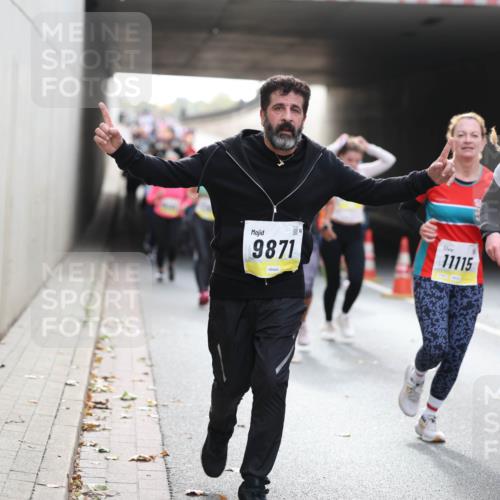 05.10.2025 - 20. swb-Marathon Bremen Michael Strokosch http://msf.ph/oto/9206558 05.10.2025 10:49:51 Laufen 9871, 11115, 9475, 02 meine-sportfotos.de