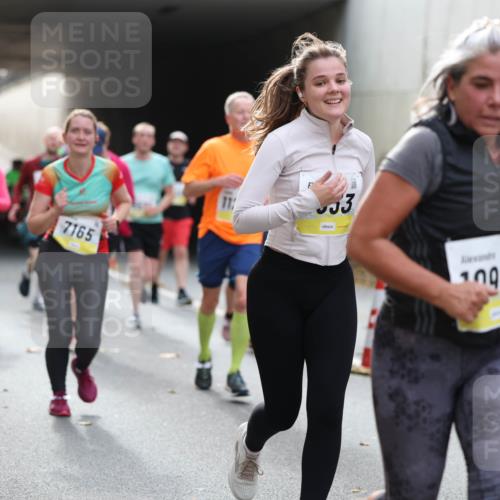 05.10.2025 - 20. swb-Marathon Bremen Michael Strokosch http://msf.ph/oto/9206565 05.10.2025 10:49:55 Laufen 7165, 33, 0970 meine-sportfotos.de