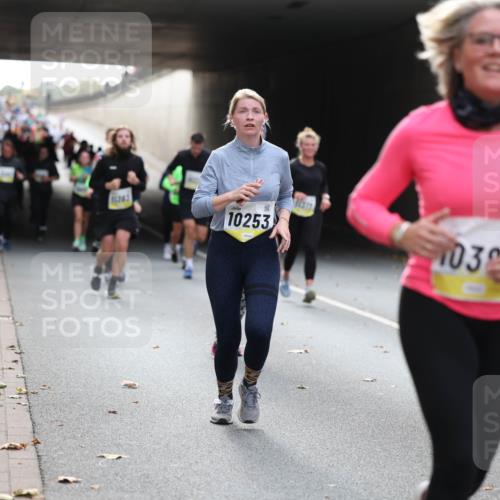 05.10.2025 - 20. swb-Marathon Bremen Michael Strokosch http://msf.ph/oto/9206576 05.10.2025 10:49:59 Laufen 10253, 1038, 10 meine-sportfotos.de