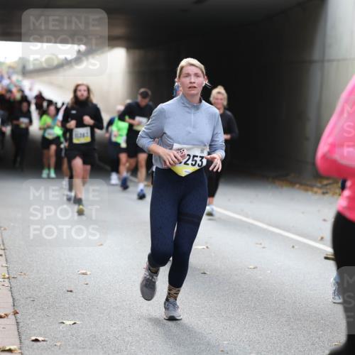 05.10.2025 - 20. swb-Marathon Bremen Michael Strokosch http://msf.ph/oto/9206577 05.10.2025 10:49:59 Laufen 10385, 253 meine-sportfotos.de