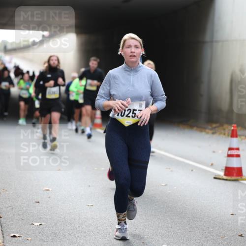 05.10.2025 - 20. swb-Marathon Bremen Michael Strokosch http://msf.ph/oto/9206578 05.10.2025 10:50:00 Laufen 11343, 0257 meine-sportfotos.de