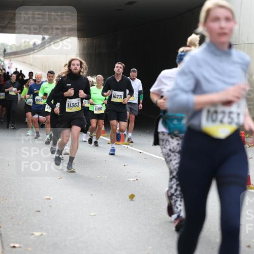 05.10.2025 - 20. swb-Marathon Bremen Michael Strokosch http://msf.ph/oto/9206579 05.10.2025 10:50:01 Laufen 10107, 7158, 10755, 1061, 10307, 98, 11363, 1018, 11197, 10231, 10251 meine-sportfotos.de