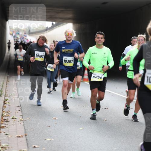 05.10.2025 - 20. swb-Marathon Bremen Michael Strokosch http://msf.ph/oto/9206589 05.10.2025 10:50:05 Laufen 11272, 10107, 10003, 10307, 10, 9856, 10323 meine-sportfotos.de