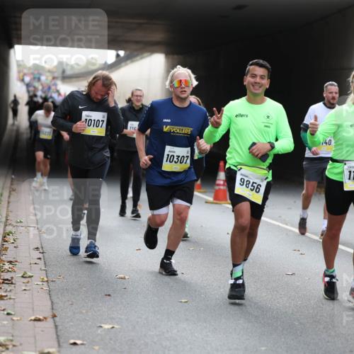 05.10.2025 - 20. swb-Marathon Bremen Michael Strokosch http://msf.ph/oto/9206591 05.10.2025 10:50:05 Laufen 11272, 10107, 115, 10307, 9856, 140, 11197 meine-sportfotos.de