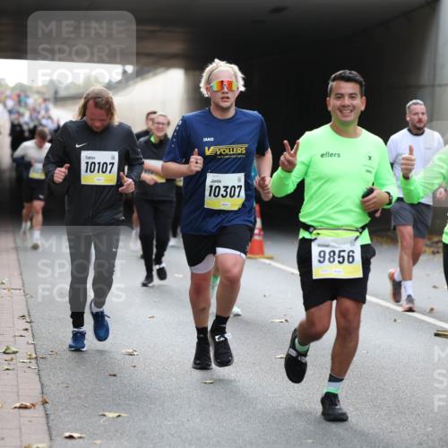 05.10.2025 - 20. swb-Marathon Bremen Michael Strokosch http://msf.ph/oto/9206593 05.10.2025 10:50:06 Laufen 10107, 10307, 9856, 11197, 0180 meine-sportfotos.de
