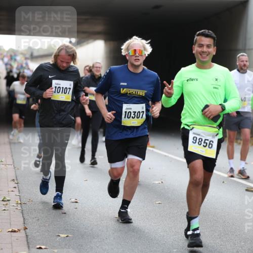 05.10.2025 - 20. swb-Marathon Bremen Michael Strokosch http://msf.ph/oto/9206594 05.10.2025 10:50:06 Laufen 10107, 10307, 9856, 11197 meine-sportfotos.de