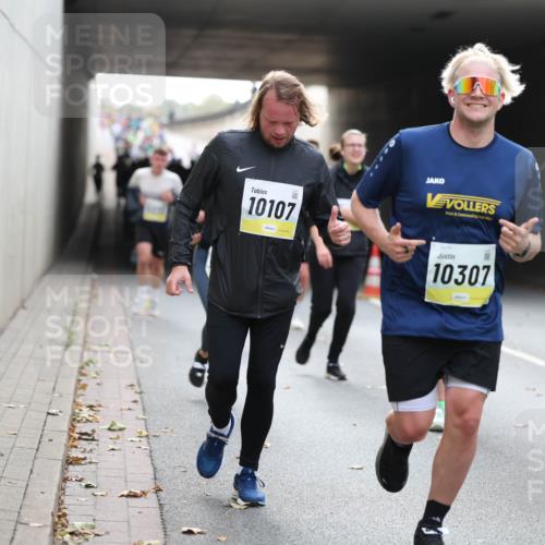 05.10.2025 - 20. swb-Marathon Bremen Michael Strokosch http://msf.ph/oto/9206596 05.10.2025 10:50:07 Laufen 10107, 12175, 10307, 985 meine-sportfotos.de