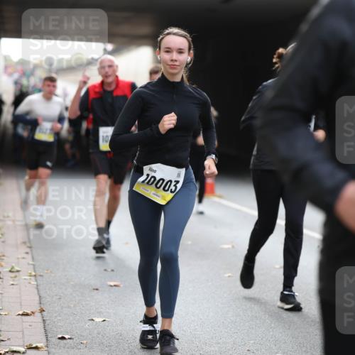 05.10.2025 - 20. swb-Marathon Bremen Michael Strokosch http://msf.ph/oto/9206600 05.10.2025 10:50:09 Laufen 812, 71, 10, 003, 10 meine-sportfotos.de