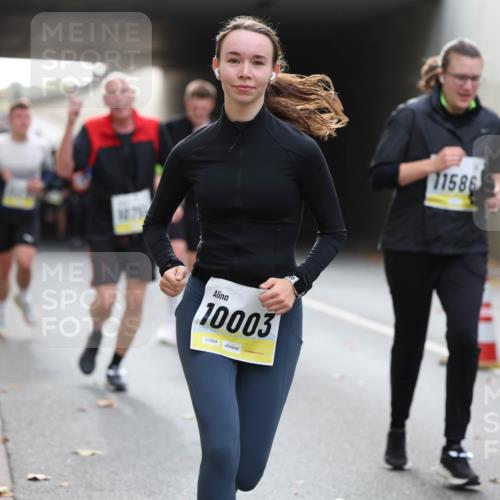 05.10.2025 - 20. swb-Marathon Bremen Michael Strokosch http://msf.ph/oto/9206602 05.10.2025 10:50:09 Laufen 10003, 02504, 11586 meine-sportfotos.de