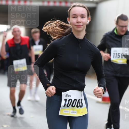 05.10.2025 - 20. swb-Marathon Bremen Michael Strokosch http://msf.ph/oto/9206603 05.10.2025 10:50:10 Laufen 10003, 02504, 1158 meine-sportfotos.de