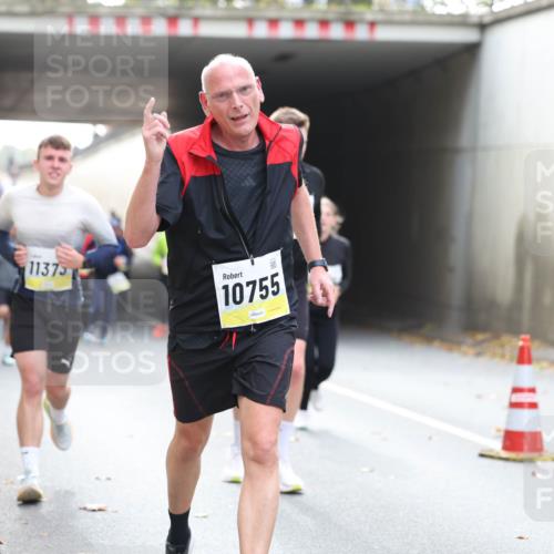 05.10.2025 - 20. swb-Marathon Bremen Michael Strokosch http://msf.ph/oto/9206604 05.10.2025 10:50:10 Laufen 11375, 10755 meine-sportfotos.de