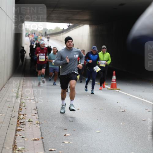 05.10.2025 - 20. swb-Marathon Bremen Michael Strokosch http://msf.ph/oto/9206611 05.10.2025 10:50:13 Laufen 10260, 1959 meine-sportfotos.de