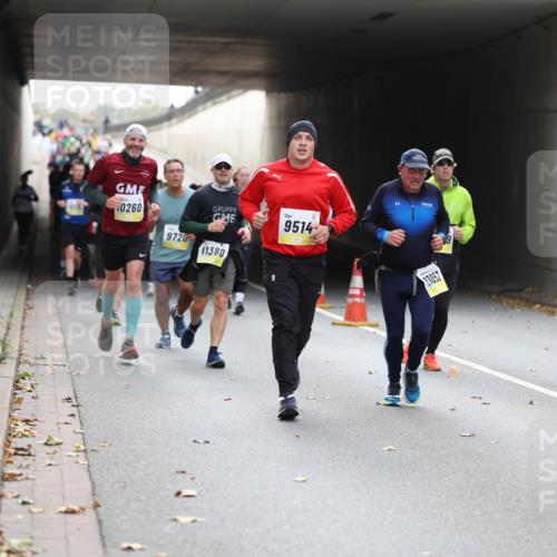 05.10.2025 - 20. swb-Marathon Bremen Michael Strokosch http://msf.ph/oto/9206616 05.10.2025 10:50:15 Laufen 0260, 9514, 9720, 11380, 11052 meine-sportfotos.de