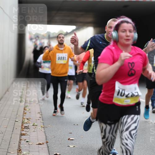 05.10.2025 - 20. swb-Marathon Bremen Michael Strokosch http://msf.ph/oto/9206639 05.10.2025 10:50:24 Laufen 9881, 10283, 9902 meine-sportfotos.de