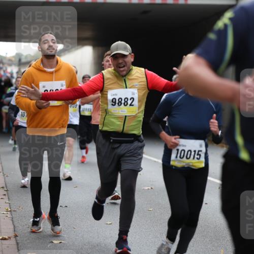 05.10.2025 - 20. swb-Marathon Bremen Michael Strokosch http://msf.ph/oto/9206643 05.10.2025 10:50:26 Laufen 107, 909, 9882, 10015, 9521 meine-sportfotos.de