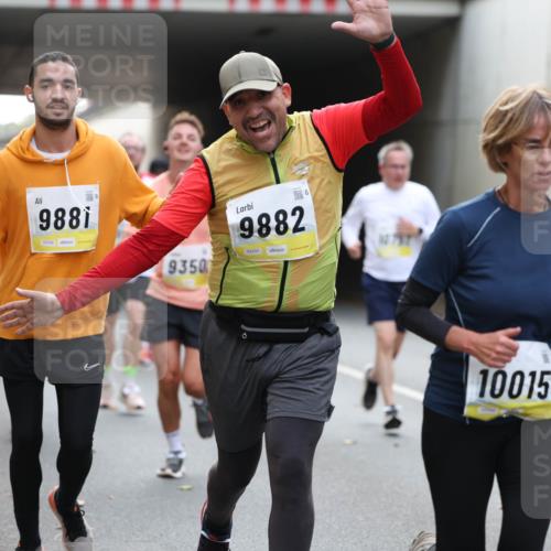 05.10.2025 - 20. swb-Marathon Bremen Michael Strokosch http://msf.ph/oto/9206646 05.10.2025 10:50:26 Laufen 9881, 02238, 9350, 9882, 02237, 10015, 10111 meine-sportfotos.de