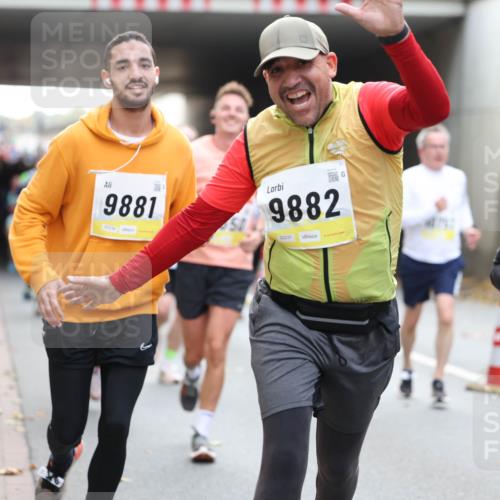 05.10.2025 - 20. swb-Marathon Bremen Michael Strokosch http://msf.ph/oto/9206647 05.10.2025 10:50:26 Laufen 9, 9881, 02238, 9882, 02237, 100 meine-sportfotos.de