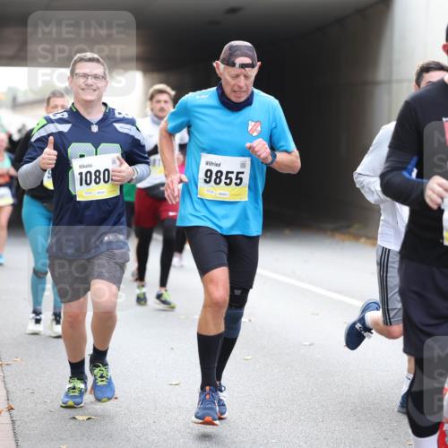 05.10.2025 - 20. swb-Marathon Bremen Michael Strokosch http://msf.ph/oto/9206655 05.10.2025 10:50:31 Laufen 1080, 9855, 10989 meine-sportfotos.de