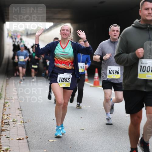 05.10.2025 - 20. swb-Marathon Bremen Michael Strokosch http://msf.ph/oto/9206666 05.10.2025 10:50:36 Laufen 20, 11693, 1148, 10196, 10088 meine-sportfotos.de